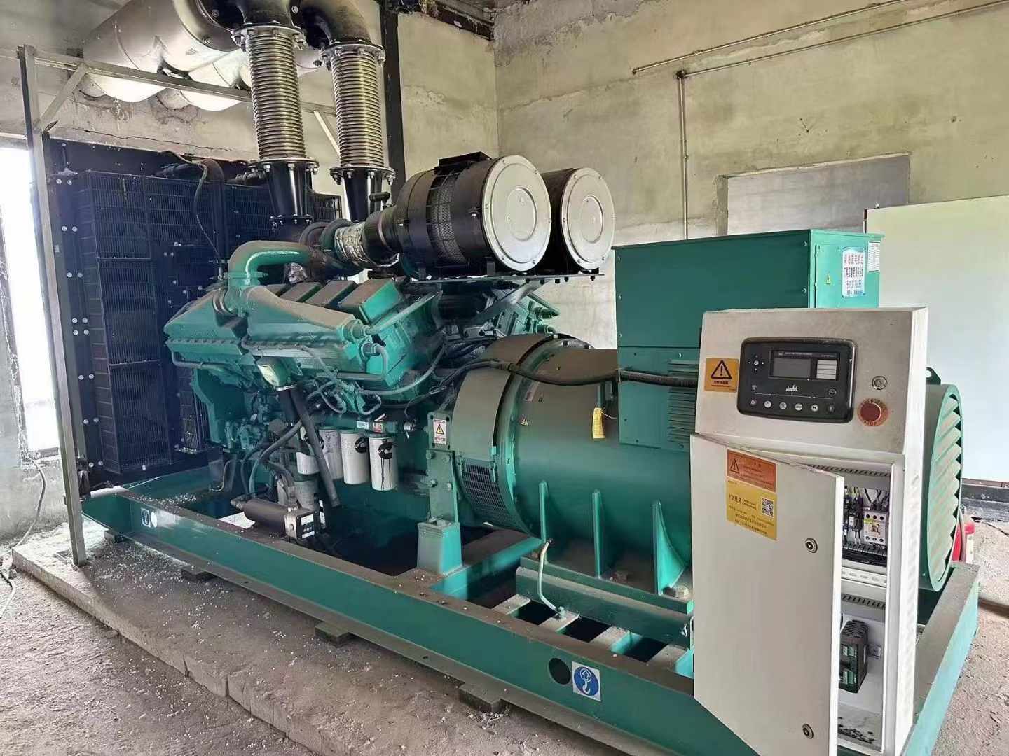 罗山无功补偿装置的性能评估需要考虑哪些因素？