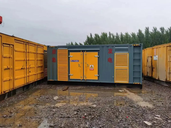 罗山柴油发电机如何判断干式空气滤清器是否需要更换？