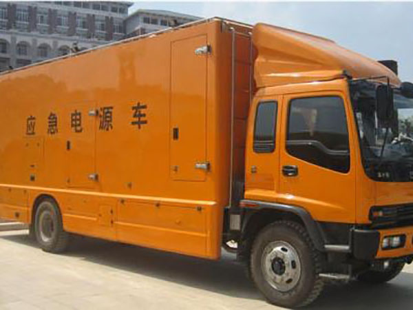 罗山冬季柴油发电机启动前，如何检查燃油系统中的积水？